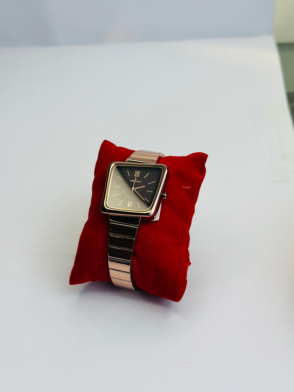 Vintage Square Dial With Integrated Flat-Link Bracelet
