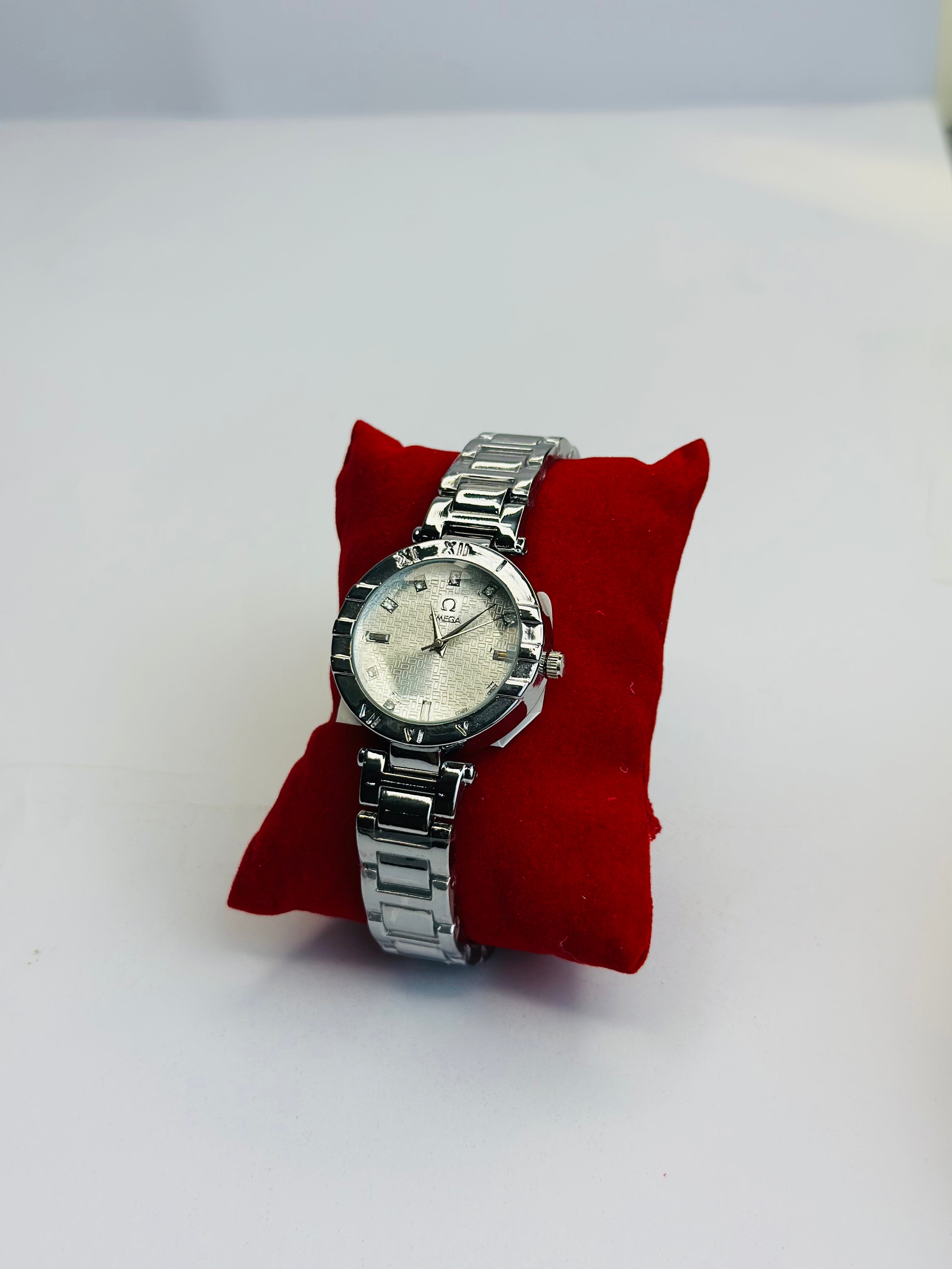 Women's Classic Silver Chain Strap With Diamond-Cut Markers