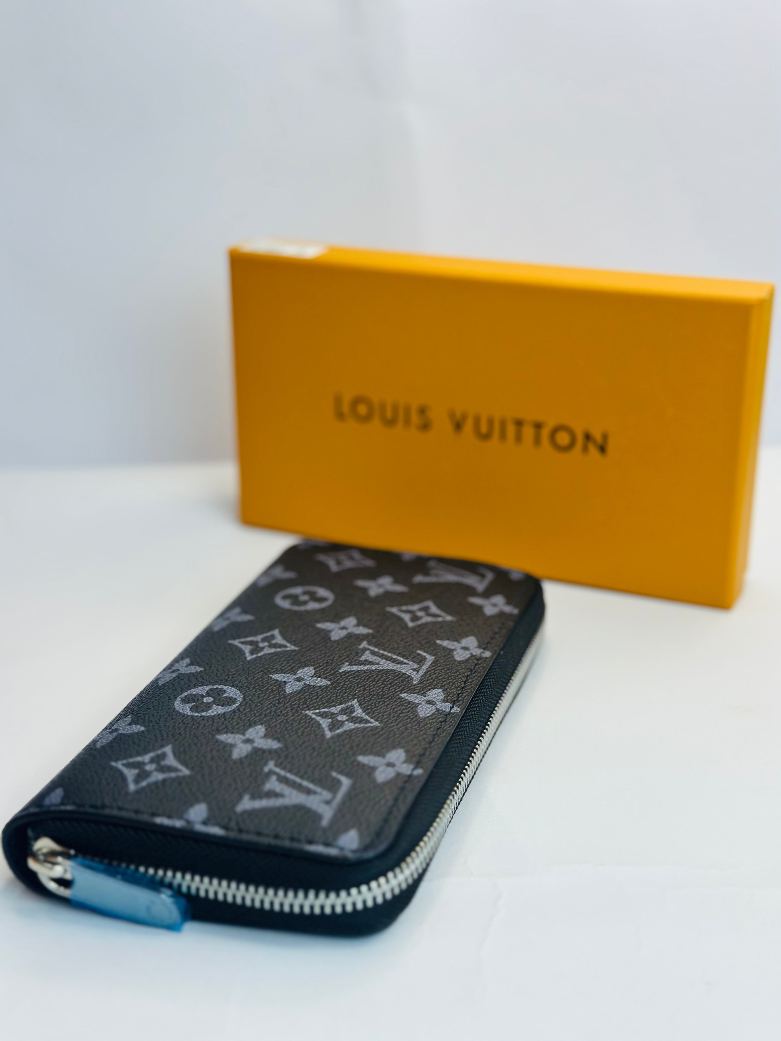 LV LONG ZIP WALLET - WITH BOX