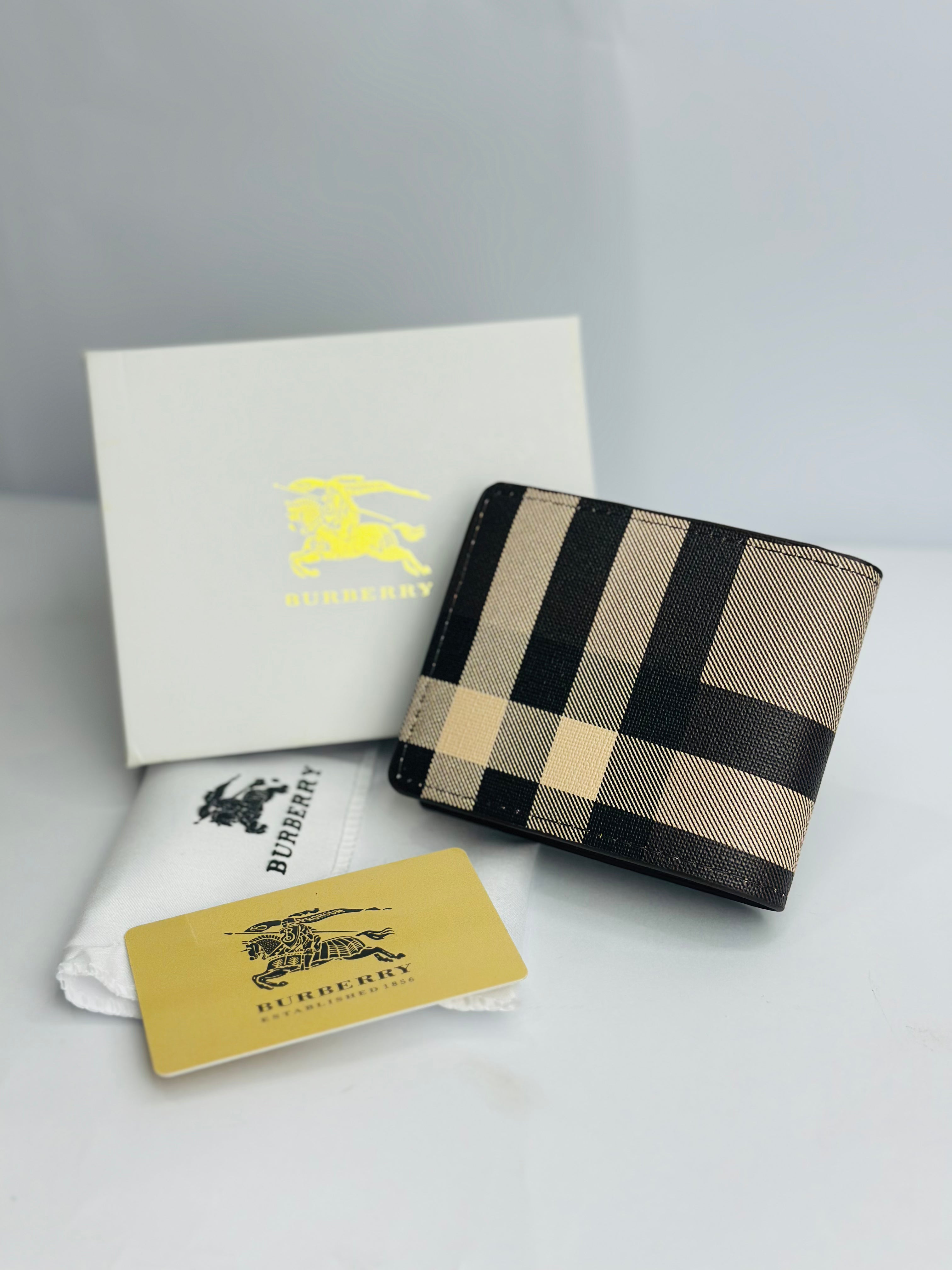 BURBEERY SHORT WALLET-WITH BOX
