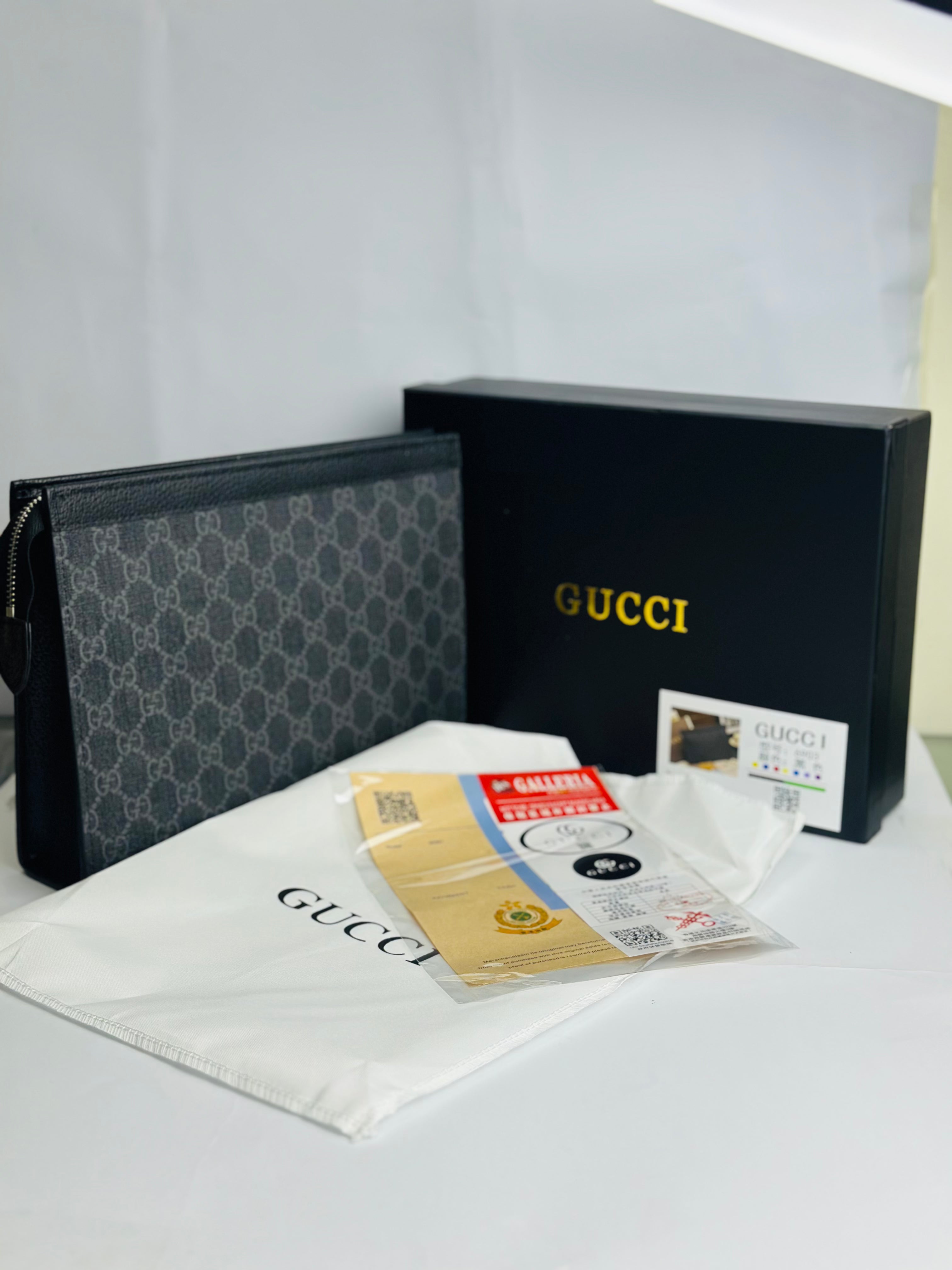 GUCCI WEARABLE WALLET
